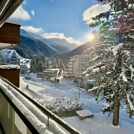 1-room - Newly Renovated And * Davos